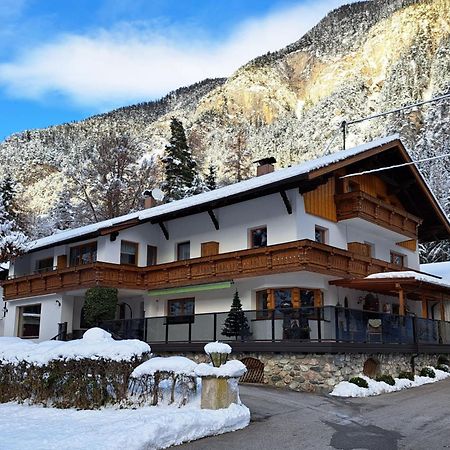 Gaestehaus Almrausch, Ferienanlage Mit Pool Hotel Nassereith Exterior photo