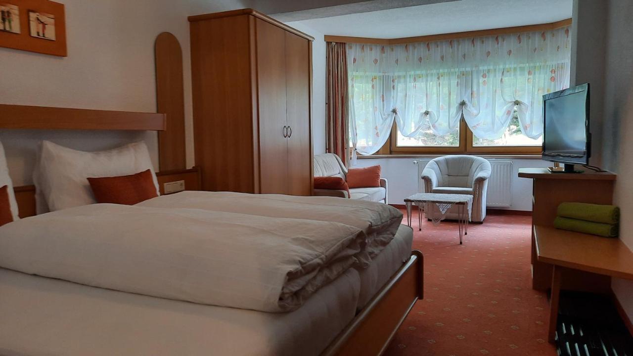 Gaestehaus Almrausch, Ferienanlage Mit Pool Nassereith Exterior photo