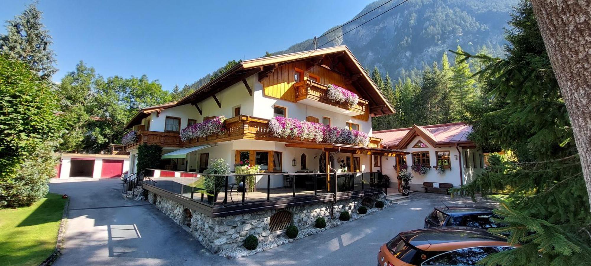 Gaestehaus Almrausch, Ferienanlage Mit Pool Nassereith Exterior photo