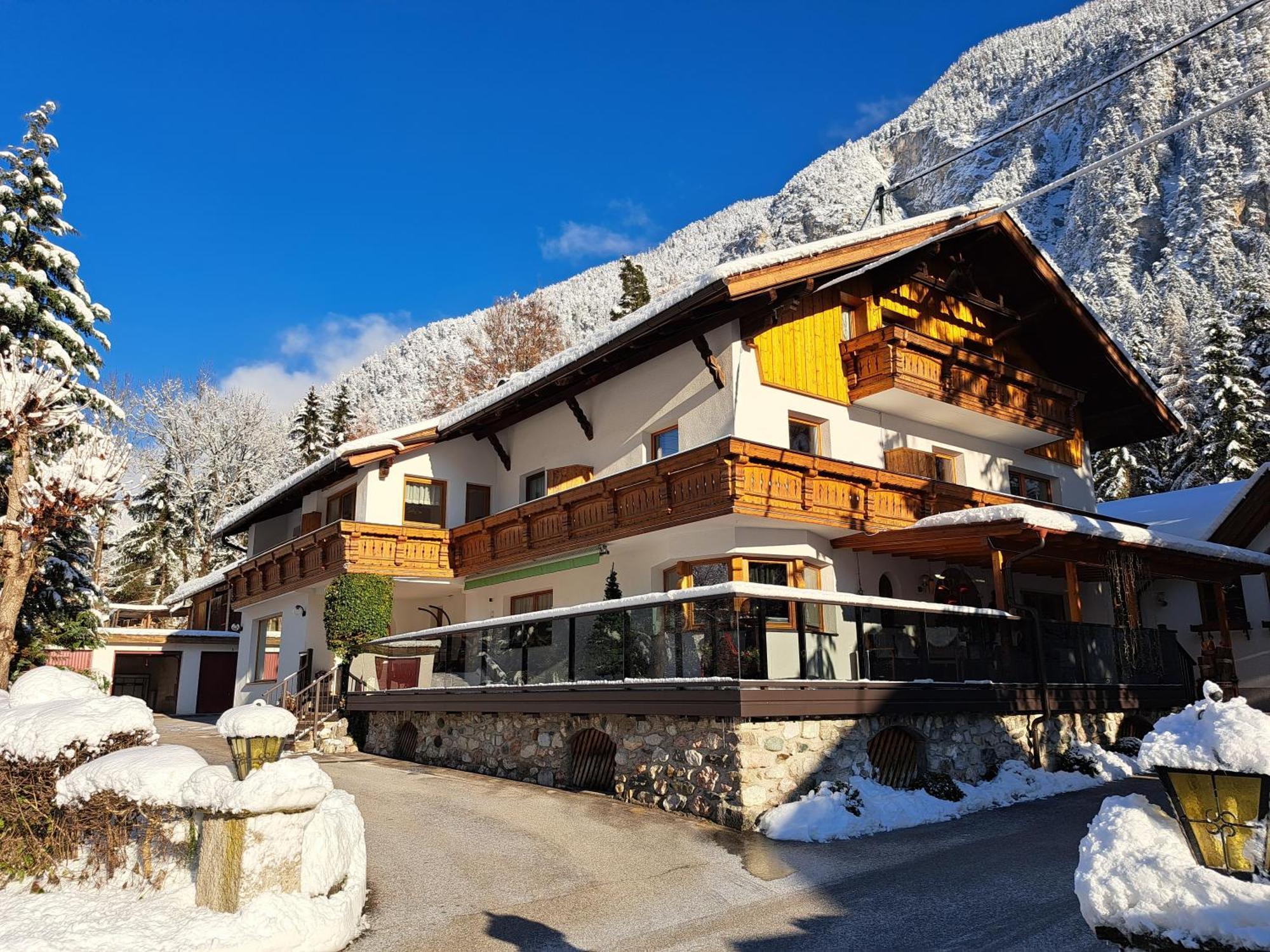 Gaestehaus Almrausch, Ferienanlage Mit Pool Hotel Nassereith Exterior photo