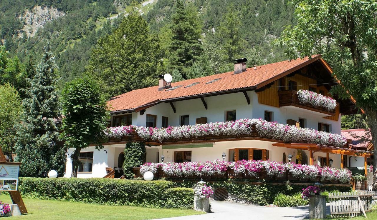 Gaestehaus Almrausch, Ferienanlage Mit Pool Nassereith Exterior photo