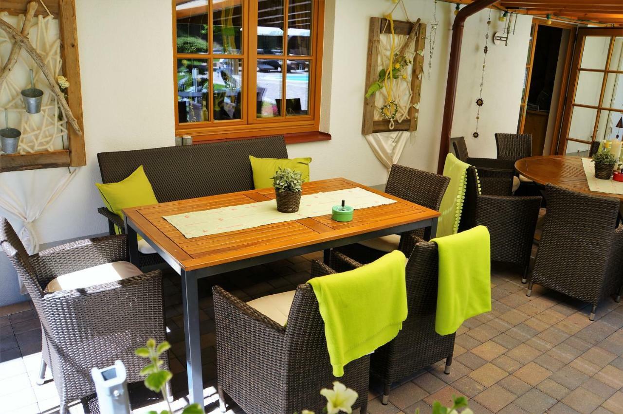 Gaestehaus Almrausch, Ferienanlage Mit Pool Nassereith Exterior photo