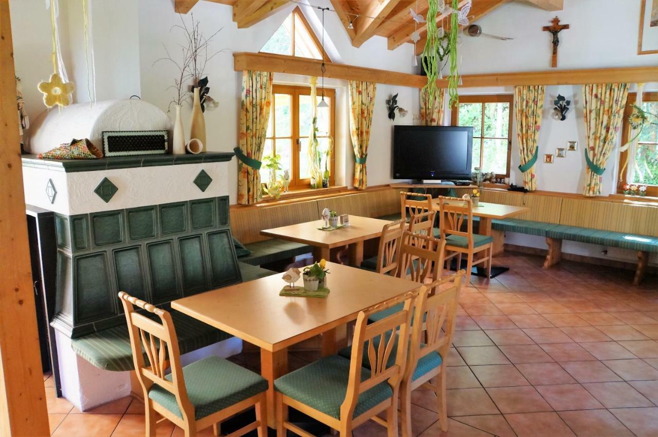Gaestehaus Almrausch, Ferienanlage Mit Pool Nassereith Exterior photo