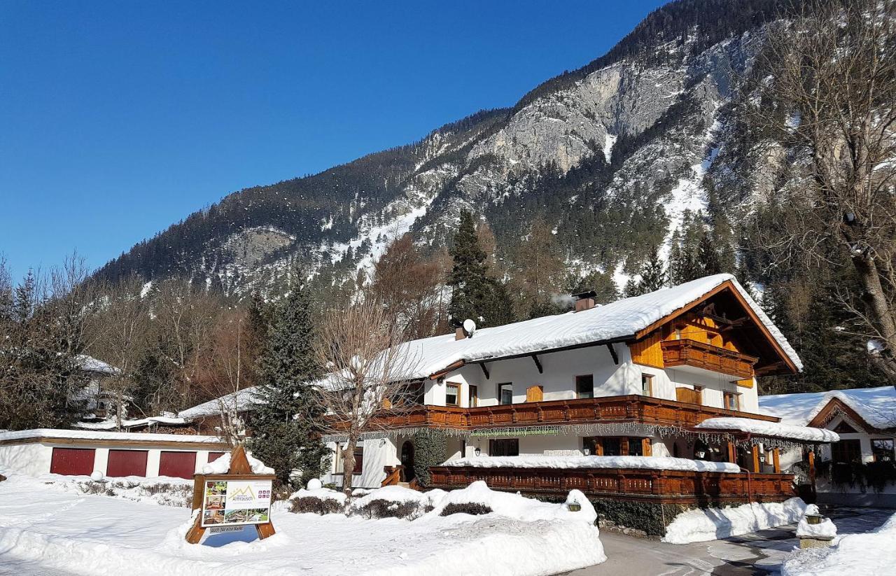 Gaestehaus Almrausch, Ferienanlage Mit Pool Hotel Nassereith Exterior photo